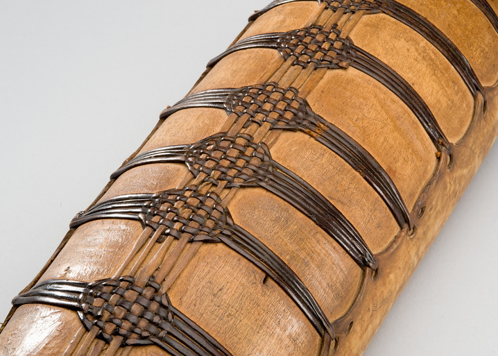 Close-up photo showing the woven back of the molo, a musical instrument