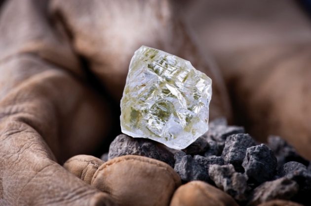 discovered large rough diamond