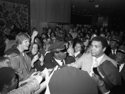 Muhammad Ali visiting the Smithsonian in a crowd