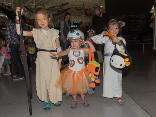 Children in Star Wars costumes