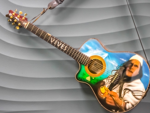 Guitar with portrait of Vives painted on it