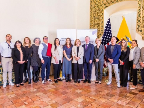 Group photo of representatives at Ecuadorean repatriation ceremony