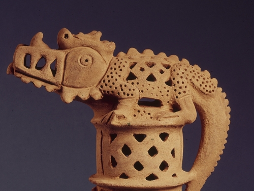 ceramic vessel with lizard