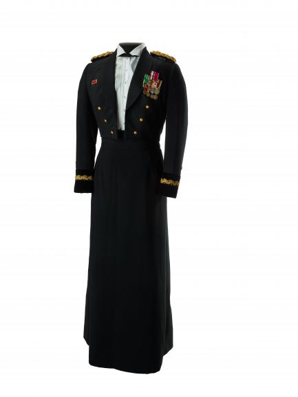 Women's Historic Firsts: Anna Mae Hays uniform | Smithsonian Institution