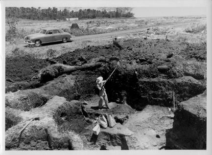 1951 photo of a hired worker at Samuel K. Lothrop’s excavation at the Venado Bea