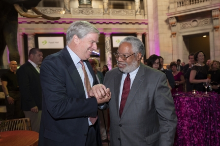 Cristian Samper and Secretary Lonnie Bunch at reception announcing Bezos Gift