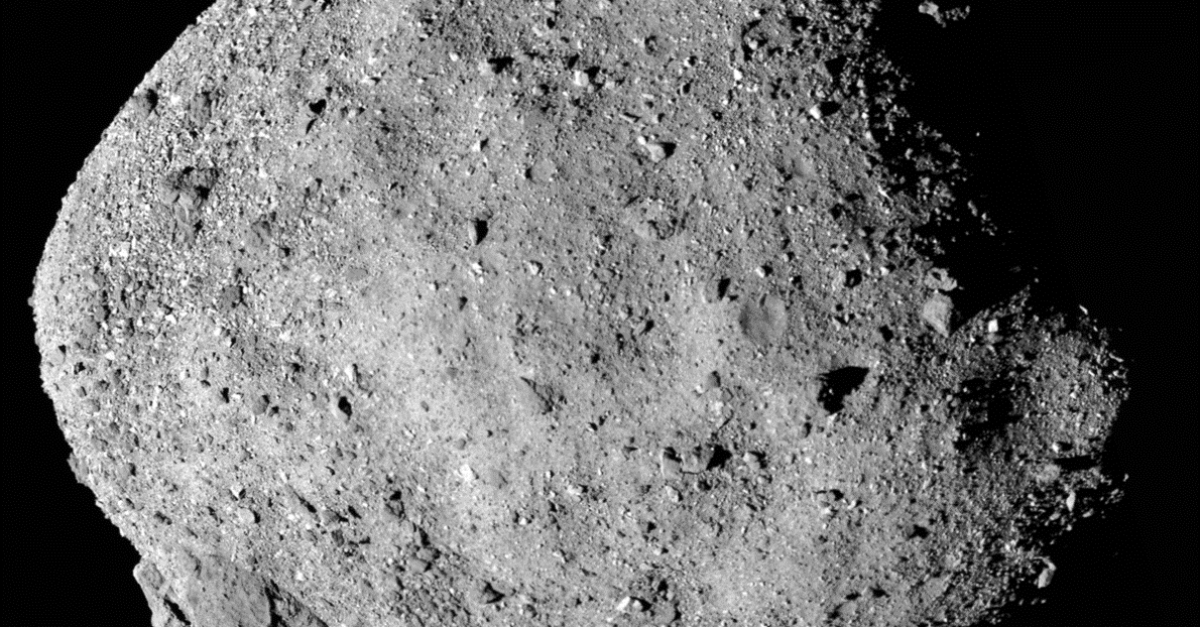 El Smithsonian abrirá la primera exhibición pública de una muestra del asteroide Bennu recolectada por la misión OSIRIS-REx de la NASA